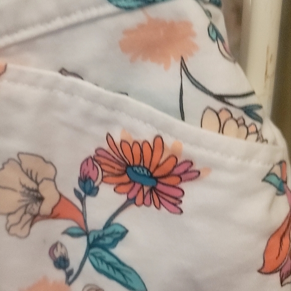 St. Johns Bay Size 18 White Floral Print Pockets Ladies Pedal Pushers Capris - Picture 6 of 16